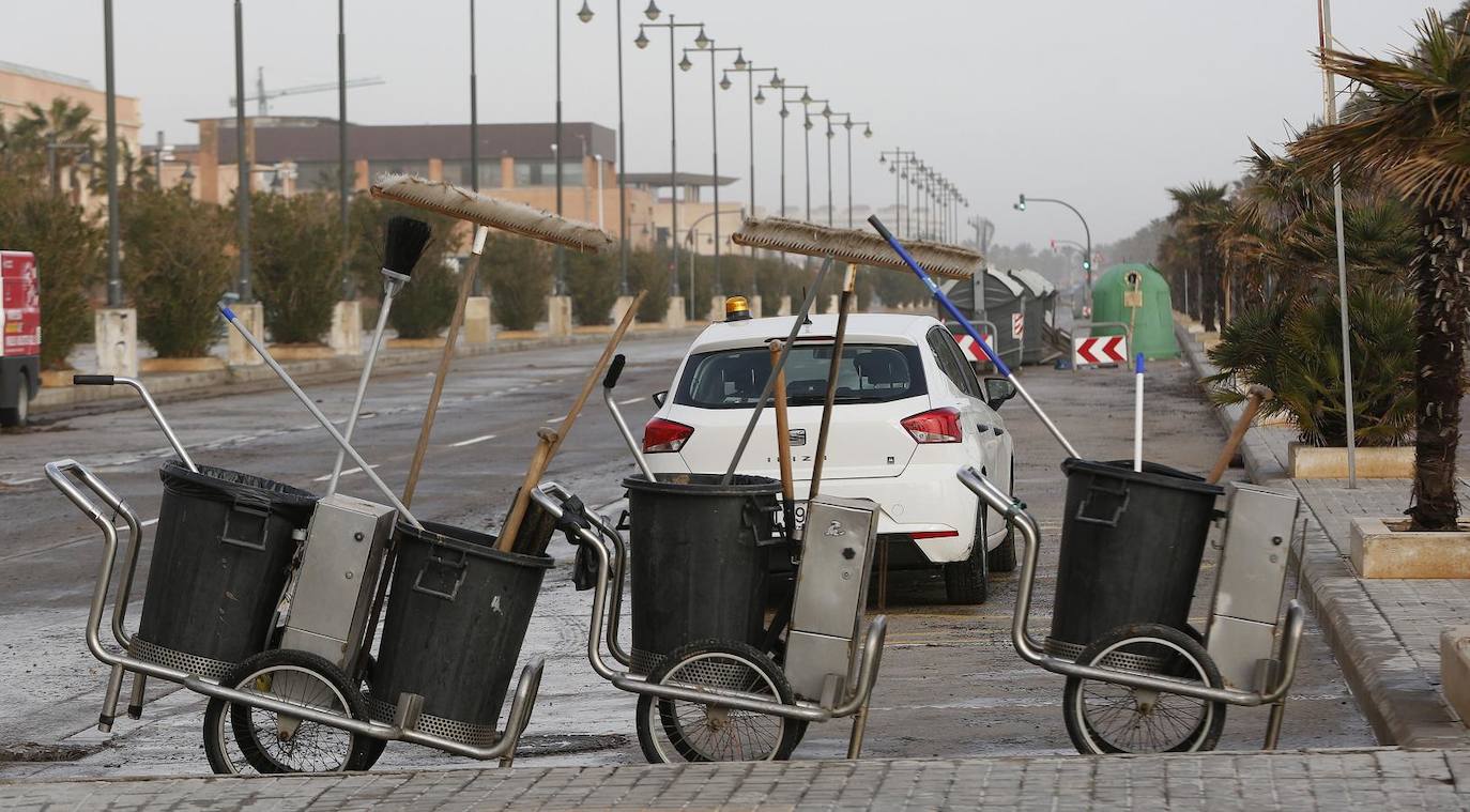El temporal amaina tras dejar a su paso todo el litoral destrozado y lluvias de 800 litros, granizadas cerca del mar, desbordamiento de ríos, olas de hasta ocho metros, nevadas copiosas de casi 90 centímetros de espesor, rescates, pueblos aislados...