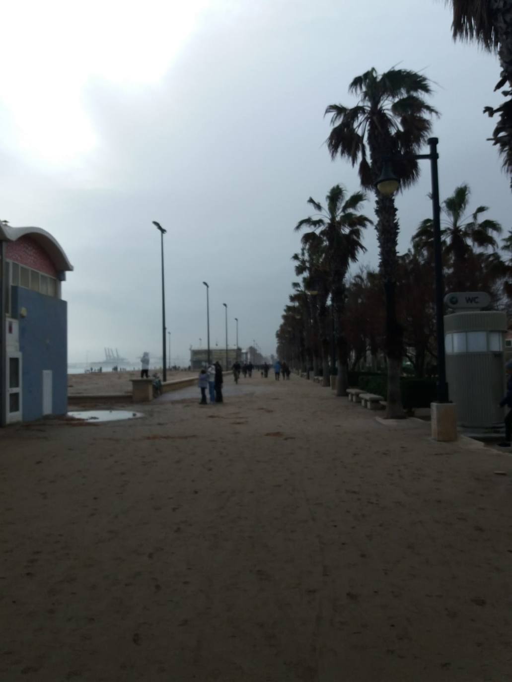 El temporal amaina tras dejar a su paso todo el litoral destrozado y lluvias de 800 litros, granizadas cerca del mar, desbordamiento de ríos, olas de hasta ocho metros, nevadas copiosas de casi 90 centímetros de espesor, rescates, pueblos aislados...