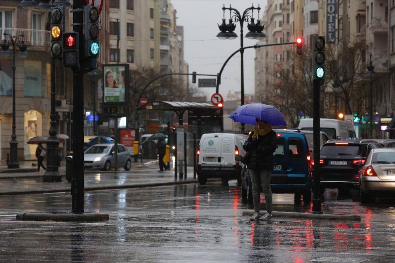 El temporal amaina tras dejar a su paso todo el litoral destrozado y lluvias de 800 litros, granizadas cerca del mar, desbordamiento de ríos, olas de hasta ocho metros, nevadas copiosas de casi 90 centímetros de espesor, rescates, pueblos aislados...