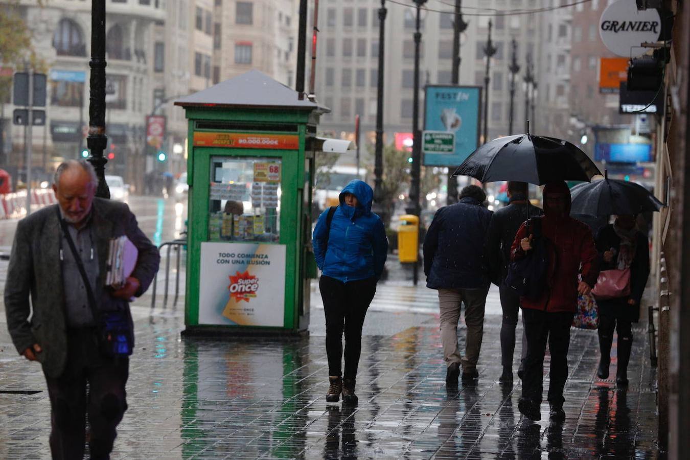 El temporal amaina tras dejar a su paso todo el litoral destrozado y lluvias de 800 litros, granizadas cerca del mar, desbordamiento de ríos, olas de hasta ocho metros, nevadas copiosas de casi 90 centímetros de espesor, rescates, pueblos aislados...