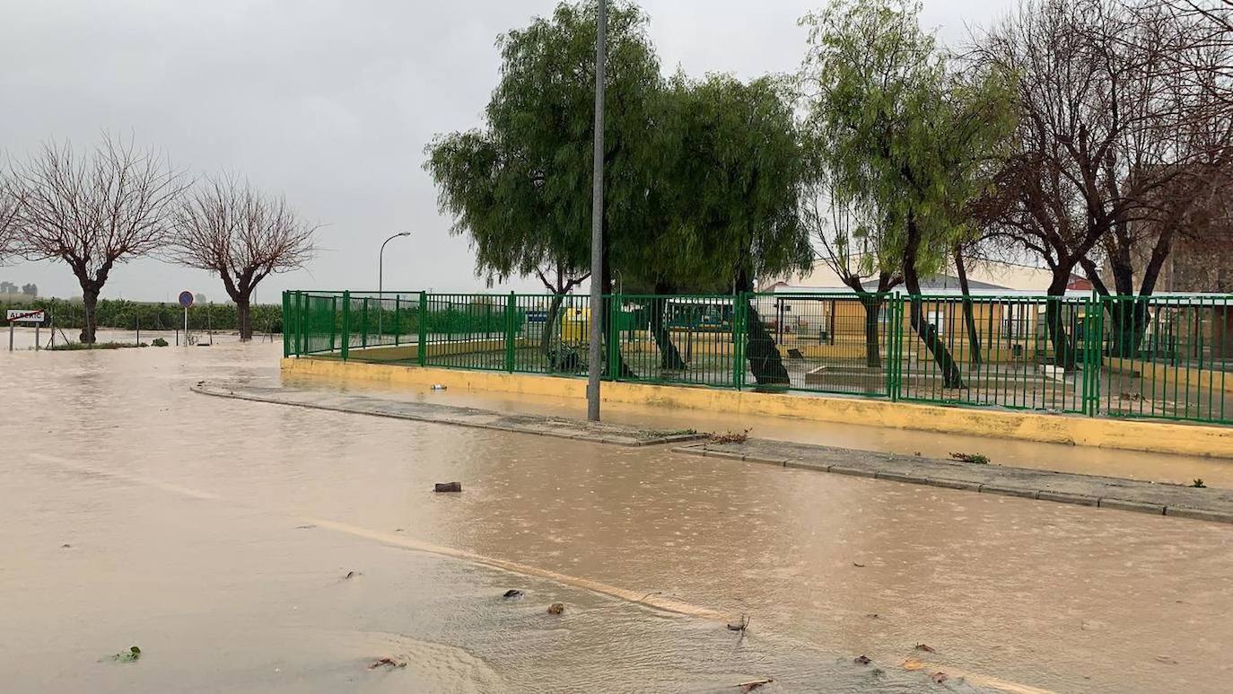 El temporal amaina tras dejar a su paso todo el litoral destrozado y lluvias de 800 litros, granizadas cerca del mar, desbordamiento de ríos, olas de hasta ocho metros, nevadas copiosas de casi 90 centímetros de espesor, rescates, pueblos aislados...