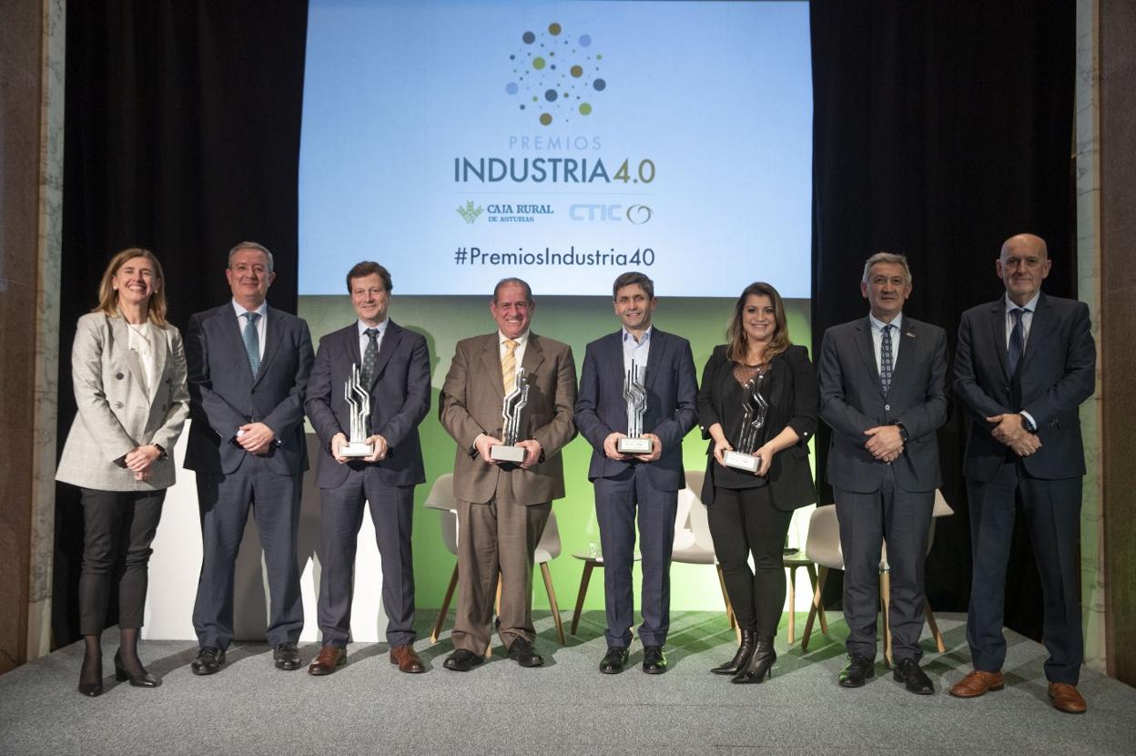 Eva Pando, Antonio Romero, Enrique López, José Sáiz, José Manuel Pérez, Yolanda Trabanco, Santiago García Granda y Pablo Priesca, en la entrega de premios. 