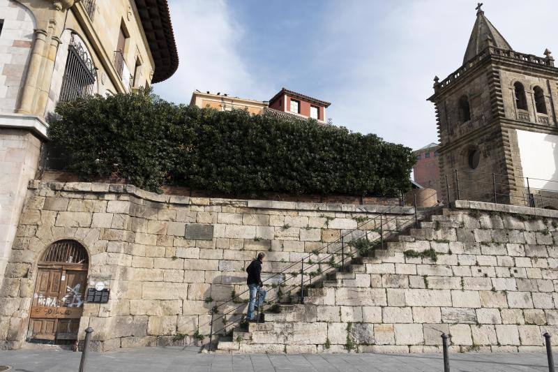 La concejala de Bienestar Social y Derechos, Natalia González, y la concejala de Participación Ciudadana, Mercados y Consumo, Salomé Díaz Toral, visitaron la Casa Paquet junto a COCEMFE y representantes de los grupos políticos municipales. 