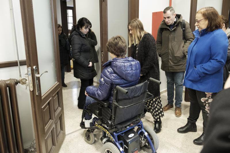 La concejala de Bienestar Social y Derechos, Natalia González, y la concejala de Participación Ciudadana, Mercados y Consumo, Salomé Díaz Toral, visitaron la Casa Paquet junto a COCEMFE y representantes de los grupos políticos municipales. 