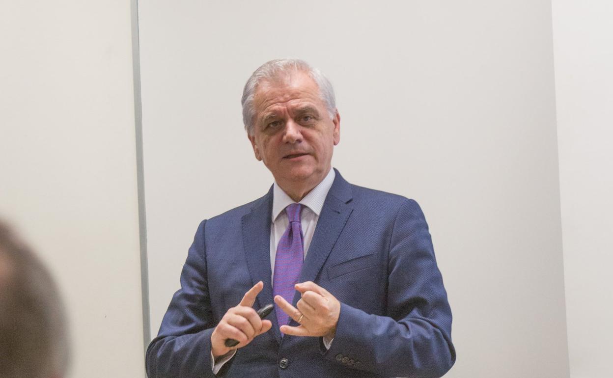 Guillermo Ulacia durante la ponencia de ayer. 