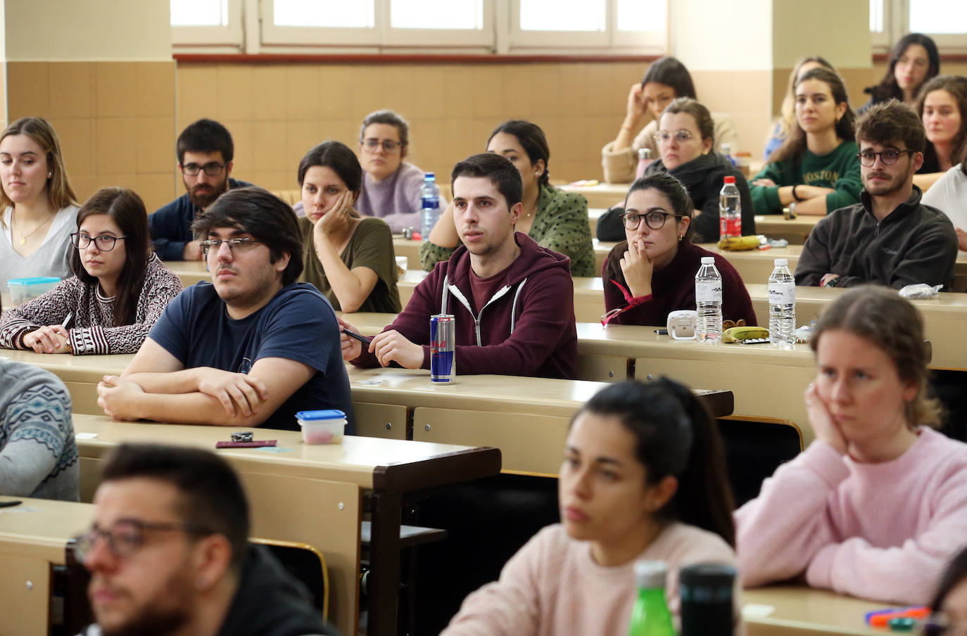 Aspiran a una de las 7.512 que oferta el Ministerio de Sanidad, 232 de ellas en Asturias. 