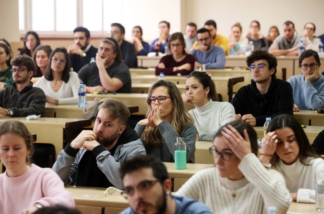 Aspiran a una de las 7.512 que oferta el Ministerio de Sanidad, 232 de ellas en Asturias. 