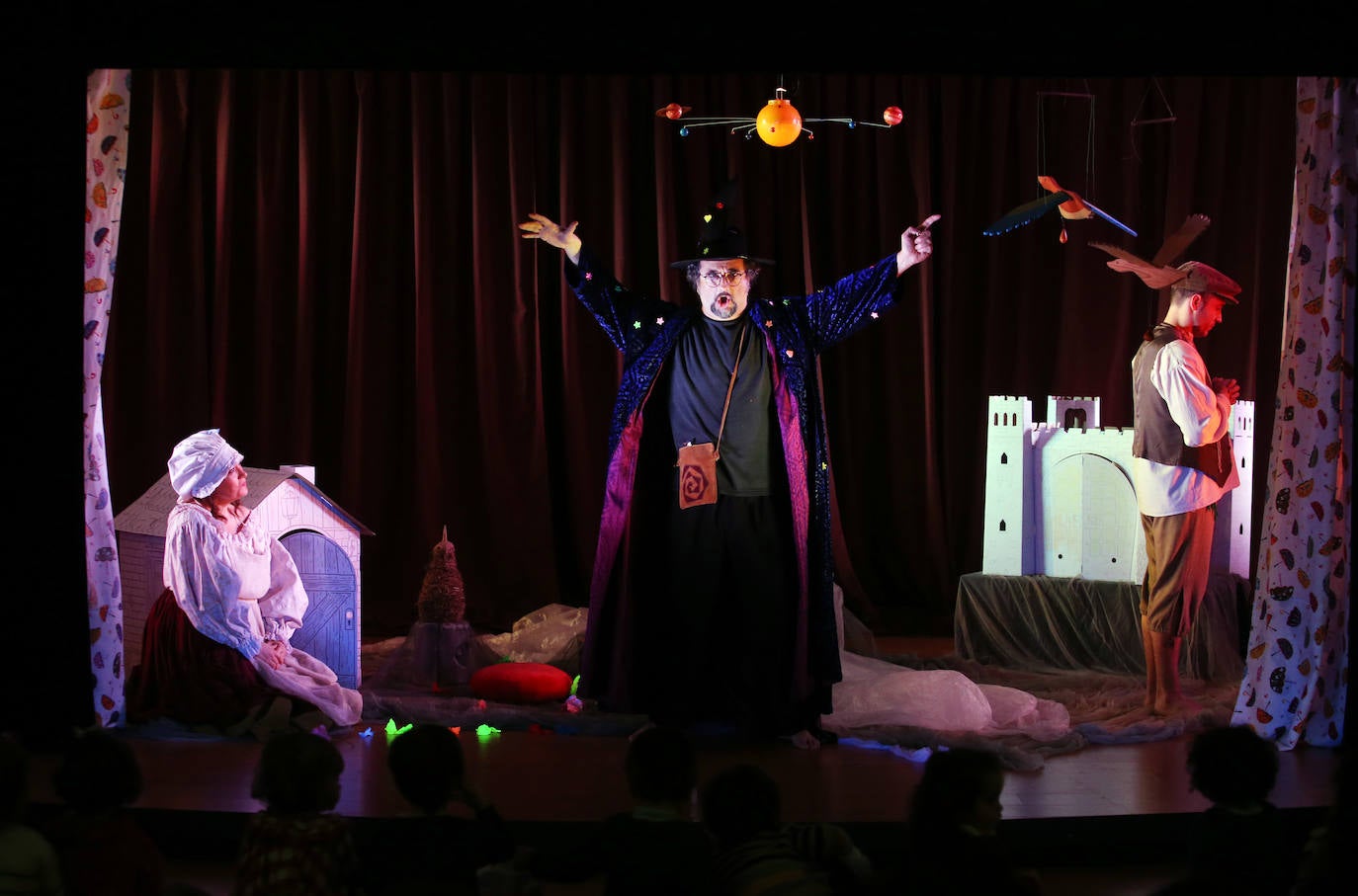 El coliseo ovetense abre sus puertas a niños de entre dos y tres años para que puedan disfrutar y participar de una ópera como colofón a un proyecto piloto desarrollado por la Universidad de Oviedo durante los últimos meses. 