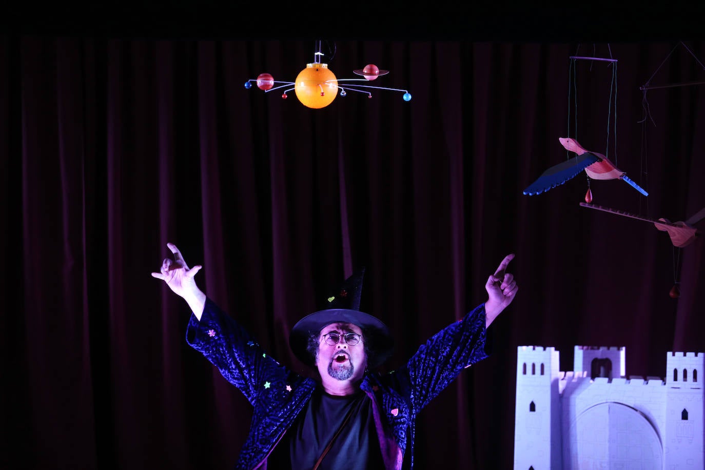 El coliseo ovetense abre sus puertas a niños de entre dos y tres años para que puedan disfrutar y participar de una ópera como colofón a un proyecto piloto desarrollado por la Universidad de Oviedo durante los últimos meses. 