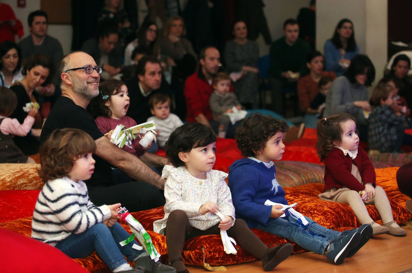 El coliseo ovetense abre sus puertas a niños de entre dos y tres años para que puedan disfrutar y participar de una ópera como colofón a un proyecto piloto desarrollado por la Universidad de Oviedo durante los últimos meses. 