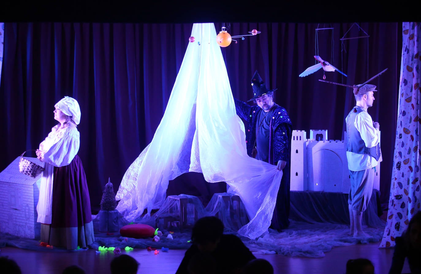 El coliseo ovetense abre sus puertas a niños de entre dos y tres años para que puedan disfrutar y participar de una ópera como colofón a un proyecto piloto desarrollado por la Universidad de Oviedo durante los últimos meses. 