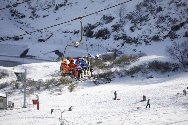 Pajares celebra el Día Mundial de la Nieve con múltiples actividades durante toda la jornada de este sábado. La estación de Fuentes de Invierno se une también a esta celebración.