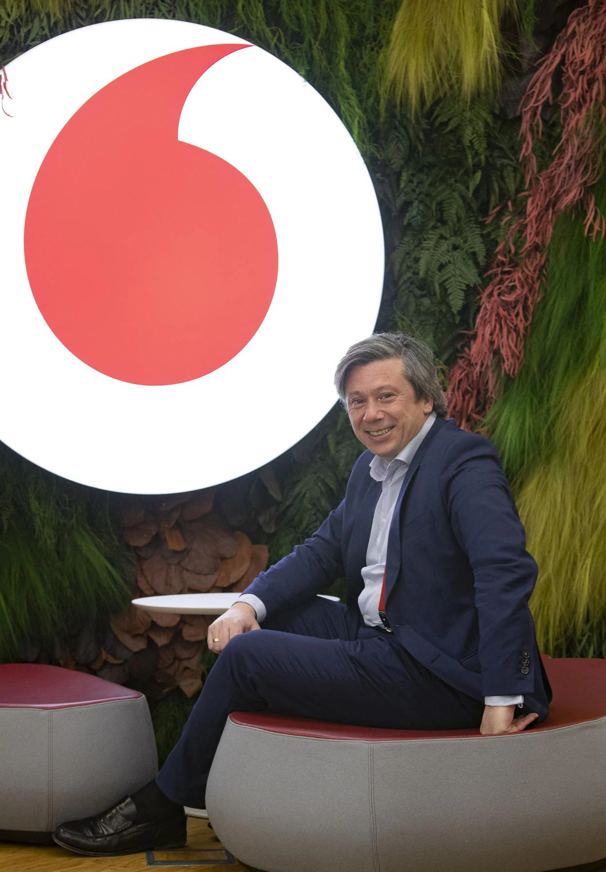 Juan Manuel Navarro, en las instalaciones centrales de Vodafone, en Gijón. 