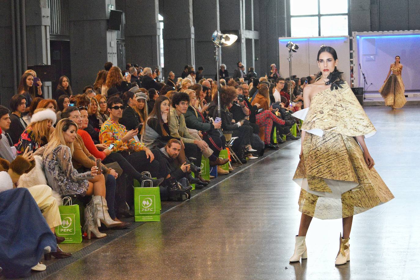 Los diseños de la asturiana desfilaron este lunes por la pasarela de la Mercedes-Benz Fashion Week. El trabajo se enmarca en la iniciativa Forests for Fashion que PEFC desarrolla en colaboración con Naciones Unidas. 