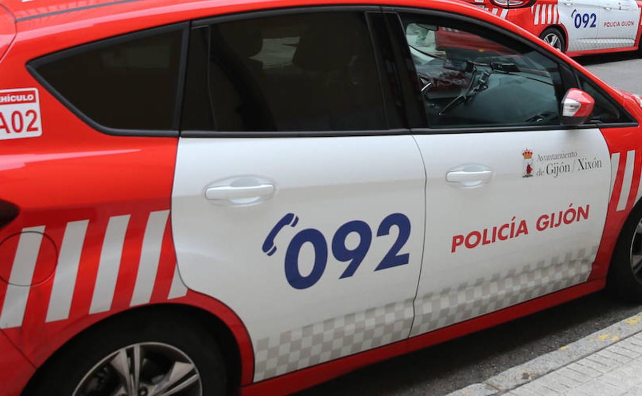 Acepta 80 días de trabajos comunitarios por agredir a su pareja y la hija de esta en Gijón