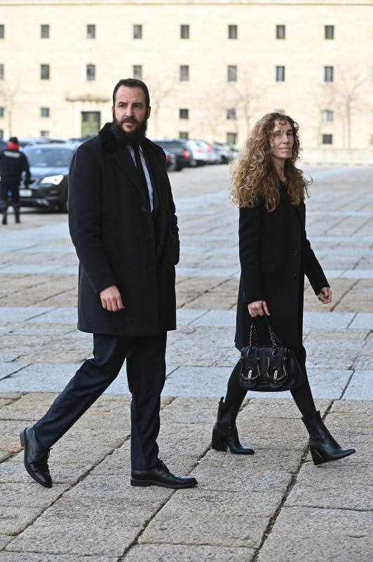 La Familia Real, acompañada de amigos y políticos, acudió al funeral de la infanta Pilar de Borbón, que falleció el pasado 8 de enero a los 83 años. 