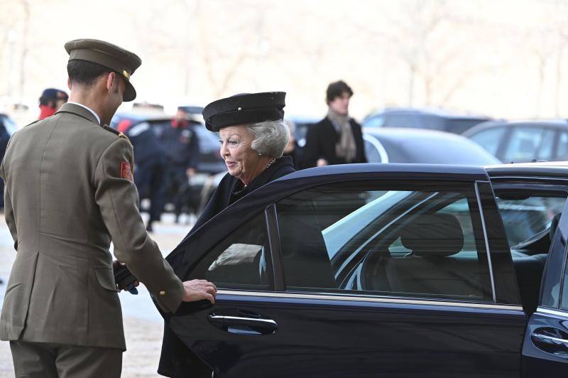 La Familia Real, acompañada de amigos y políticos, acudió al funeral de la infanta Pilar de Borbón, que falleció el pasado 8 de enero a los 83 años. 