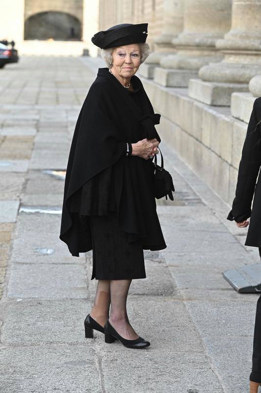 La Familia Real, acompañada de amigos y políticos, acudió al funeral de la infanta Pilar de Borbón, que falleció el pasado 8 de enero a los 83 años. 