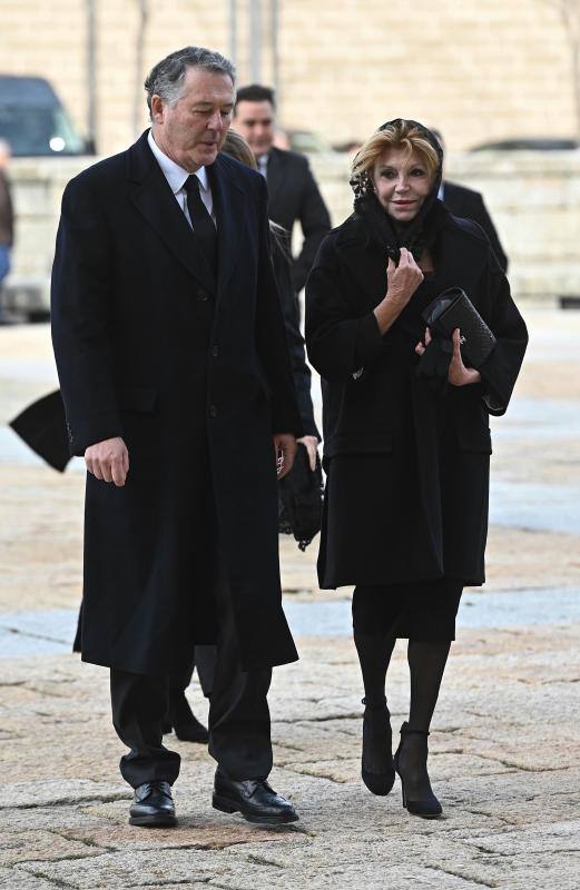 La Familia Real, acompañada de amigos y políticos, acudió al funeral de la infanta Pilar de Borbón, que falleció el pasado 8 de enero a los 83 años. 