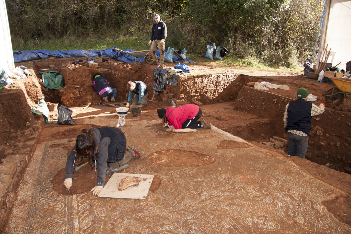 El informe arqueológico de la villa de La Estaca confirma que cuenta con el mayor y más rico repertorio decorativo de todas las casas romanas documentadas en la región