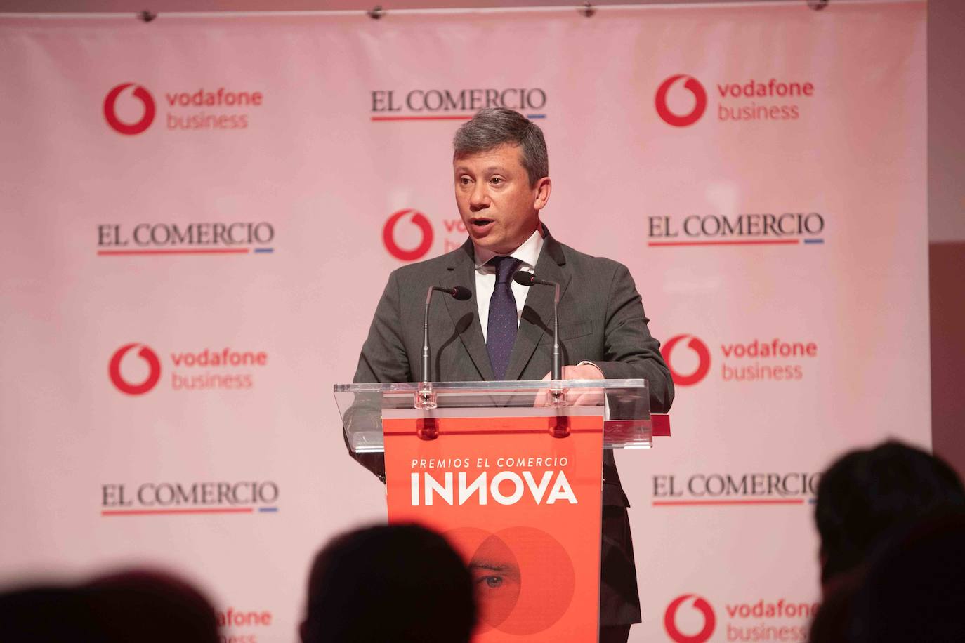 EL COMERCIO galardona, en colaboración con Vodafone, a CAPSA, el Grupo Baldajos, Alimerka y el Ayuntamiento de Siero por su gestión del cambio