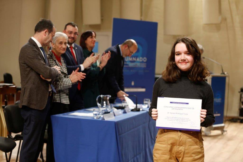 Casi medio centenae de estudiantes de Secundaria y Formación Profesional de Asturias recogieron este jueves los Premios al Alumnado que otorga el Principado. 