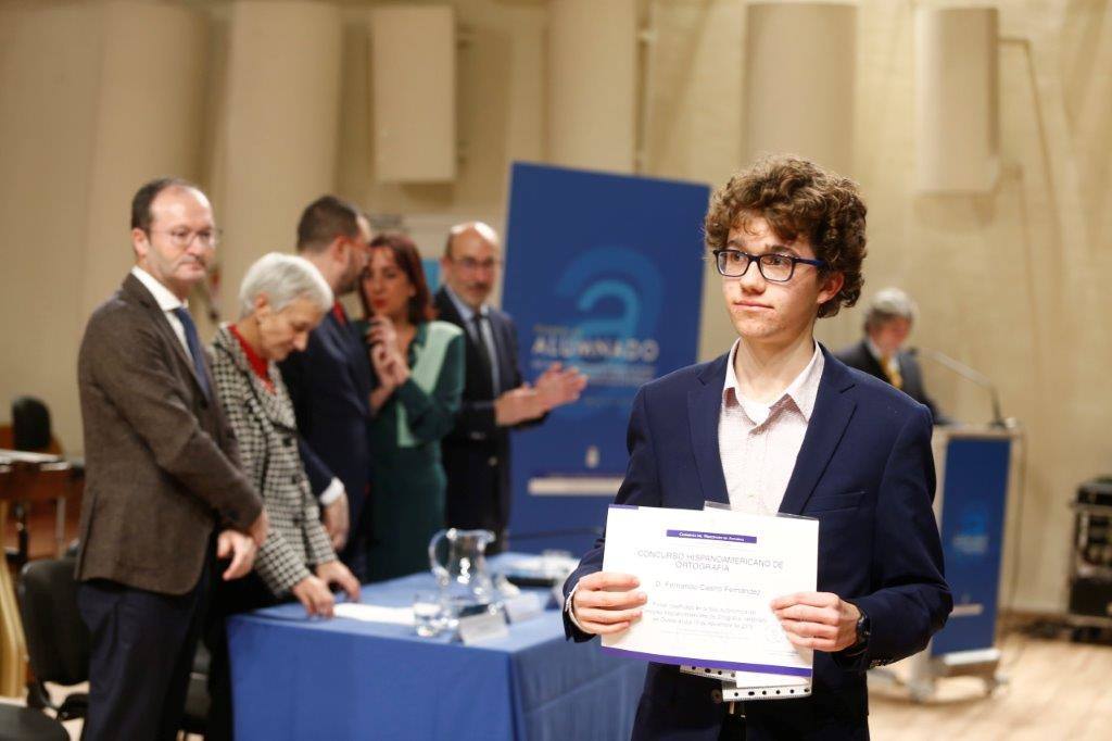Casi medio centenae de estudiantes de Secundaria y Formación Profesional de Asturias recogieron este jueves los Premios al Alumnado que otorga el Principado. 