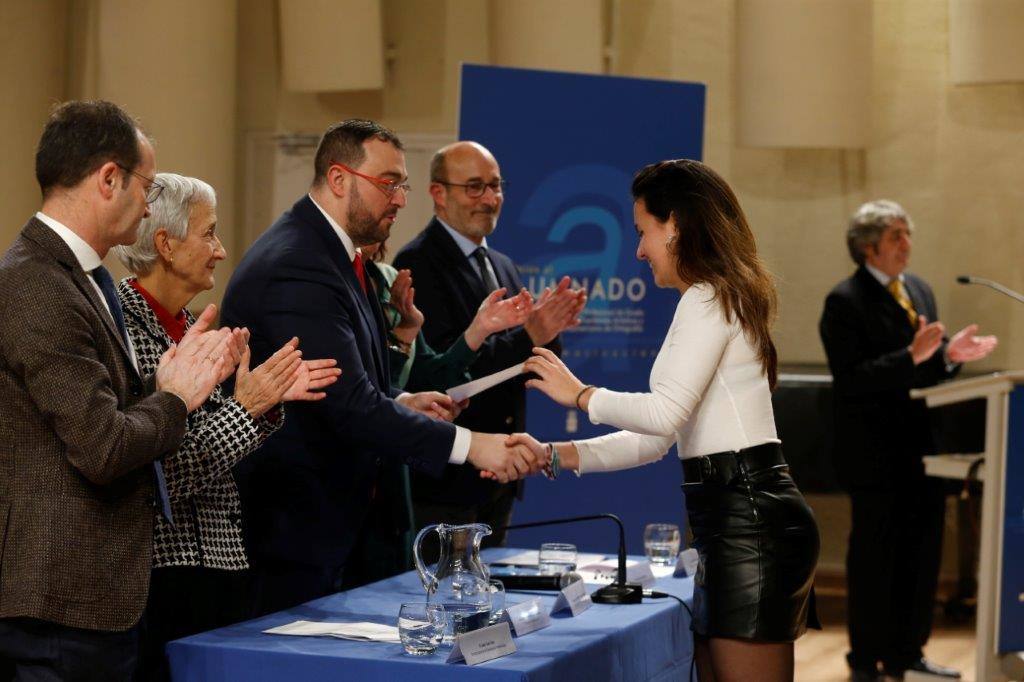 Casi medio centenae de estudiantes de Secundaria y Formación Profesional de Asturias recogieron este jueves los Premios al Alumnado que otorga el Principado. 