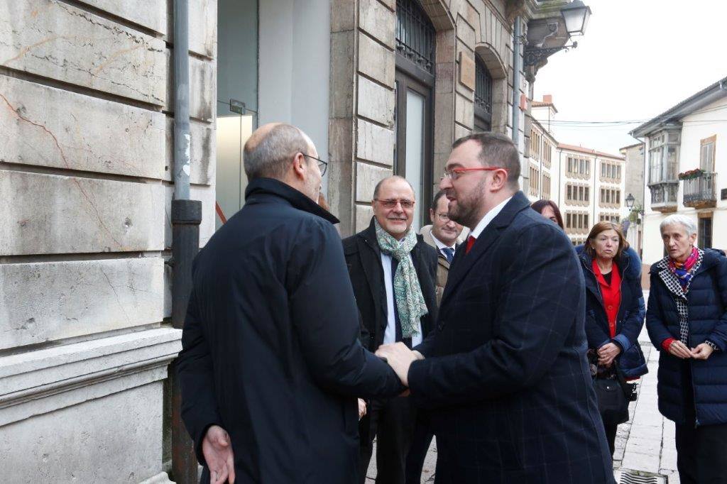 Casi medio centenae de estudiantes de Secundaria y Formación Profesional de Asturias recogieron este jueves los Premios al Alumnado que otorga el Principado. 