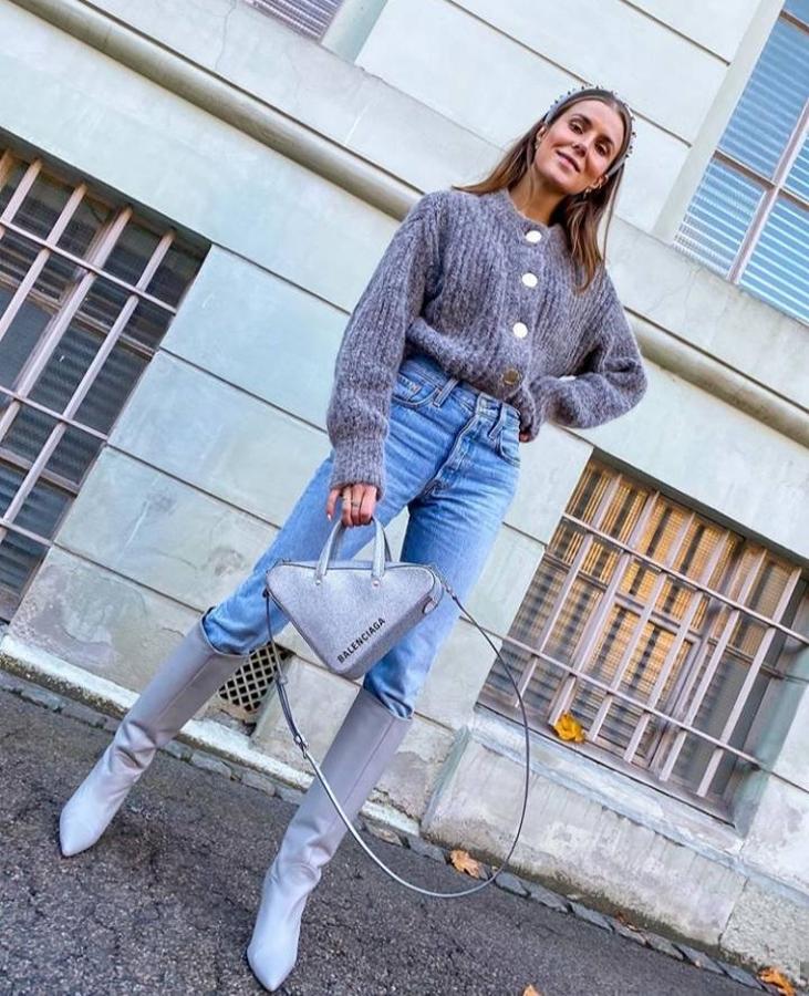 Las chaquetas de punto serán una de las prendas estrella este invierno, y, no solo porque ya están presentes en la mayoría de firmas, sino porque las prescriptoras de moda han apostado por ellas esta temporada y las han convertido en las nuevas sudaderas. ¿La clave para lucirlas con estilo? Llevarlas abotonadas y por dentro del pantalón. Estos looks inspiradores son evidencia de ello. ¿Cuál es tu favorito?