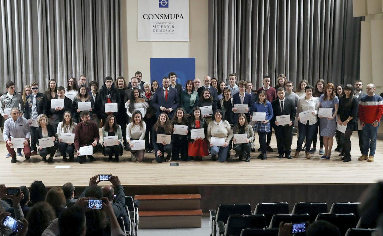 Educación reconoce al «talento y la determinación» de los alumnos de excelencia