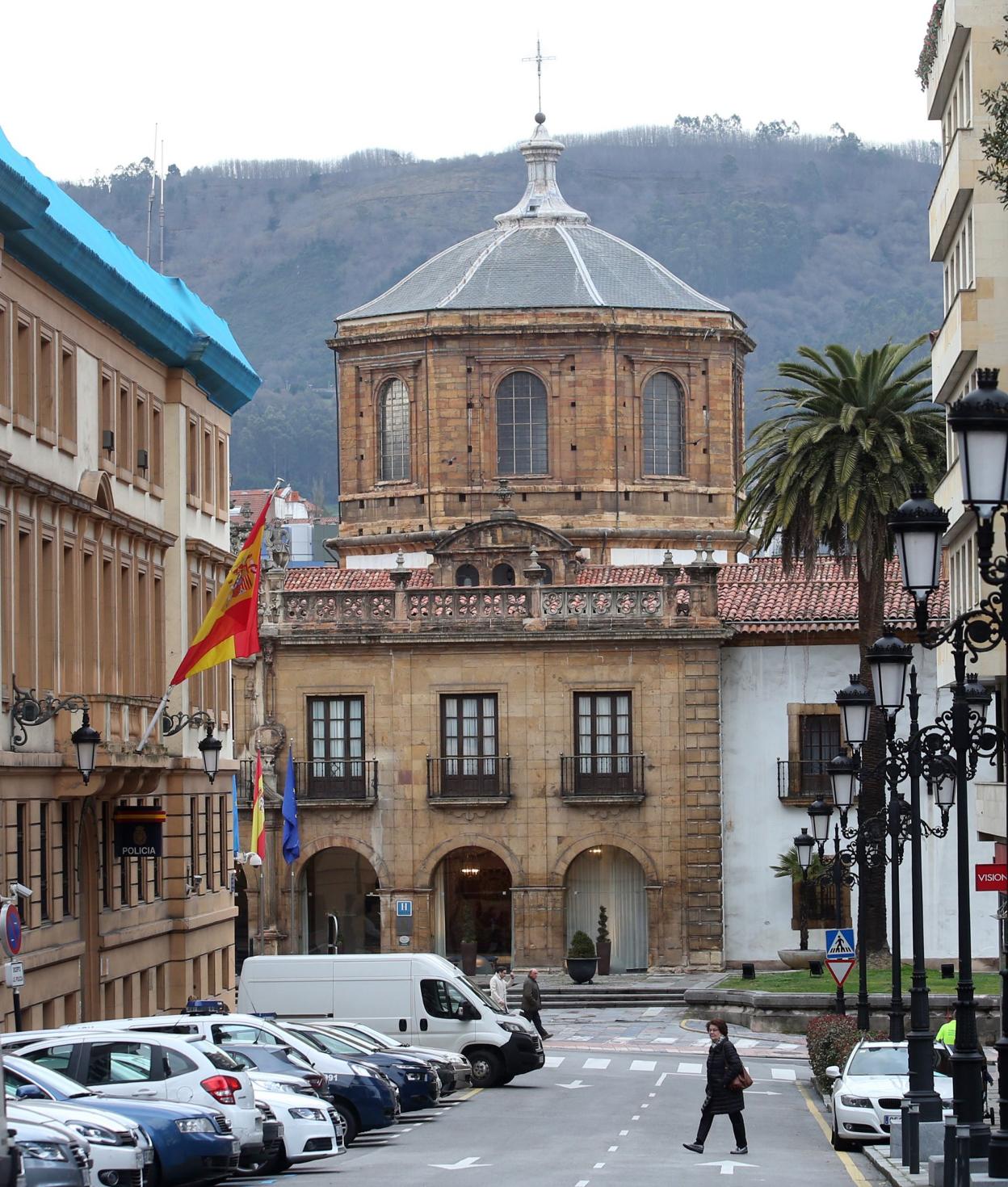 El exterior del hotel de la Reconquista. 