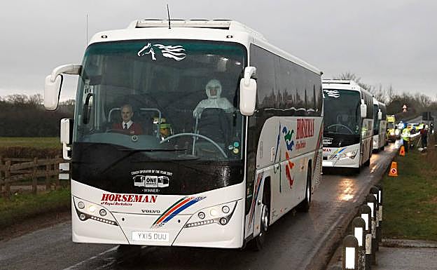 El avión que traslada a los españoles desde Wuhan hace escala en Reino Unido