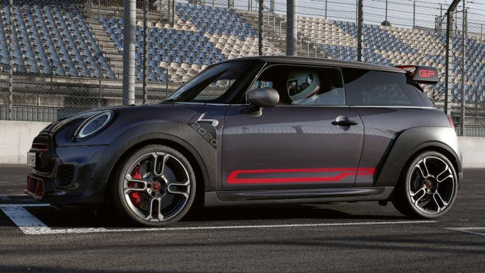 Mini JCW GP: Se trata del Mini más rápido de la historia con 306 CV para acelerar de 0 a 100 en 5,2 segundos y alcanzar una velocidad máxima de 265 km/h. Solo habrá 3.000 unidades disponibles para todo el mundo.