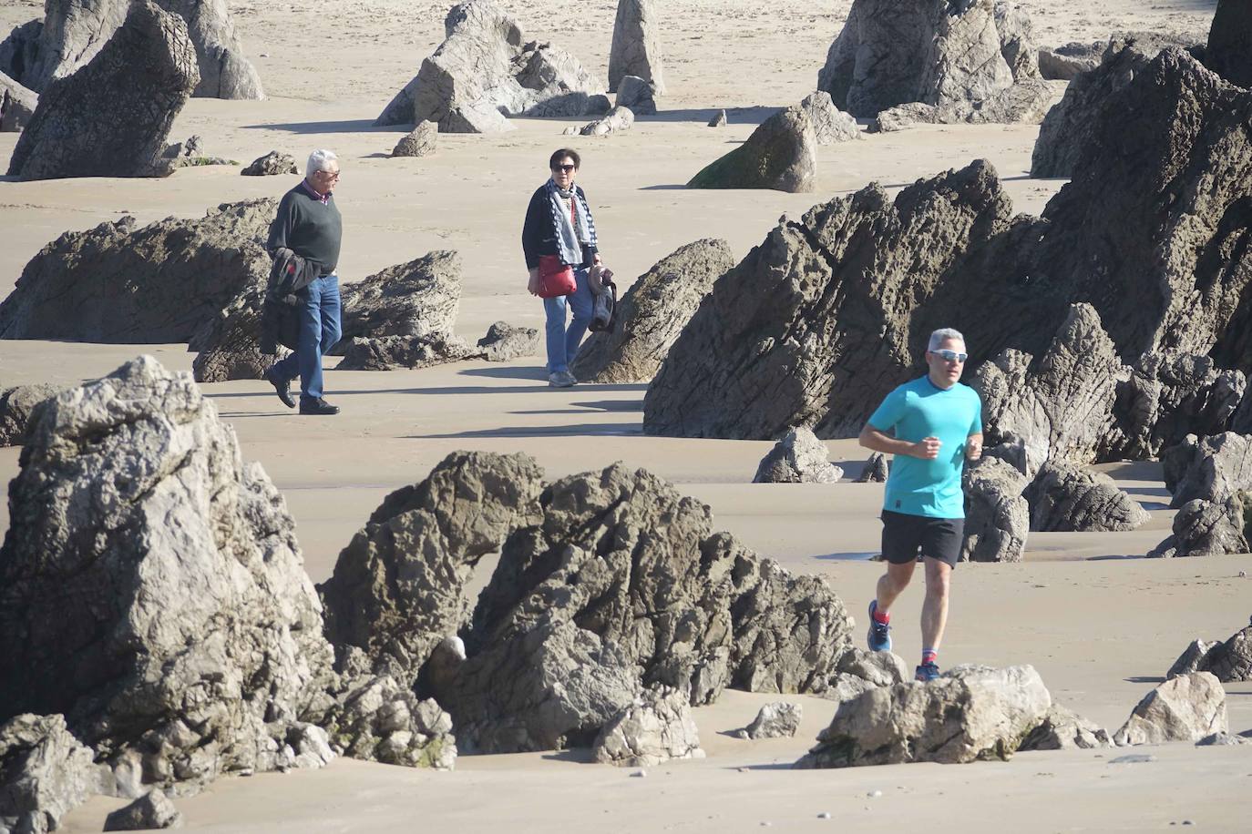 Un anticiclón sobre el norte de África es el responsable de este 'veranillo' que durará hasta el martes, según confirma la Aemet