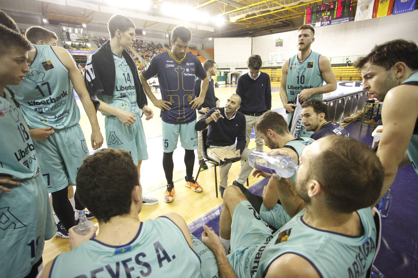 El conjunto ovetense se impuso al Ourense, consiguiendo así su segudna victoria consecutiva.