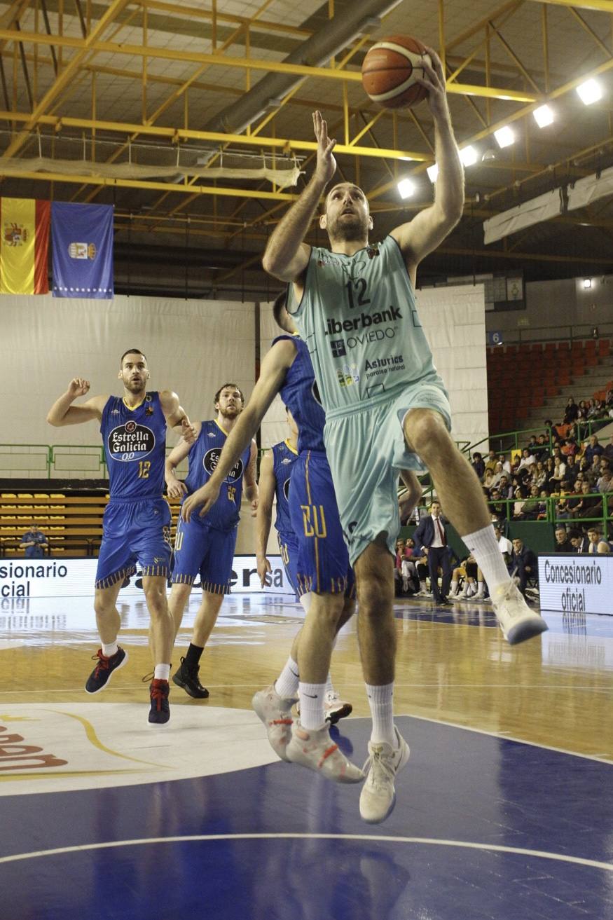 El conjunto ovetense se impuso al Ourense, consiguiendo así su segudna victoria consecutiva.