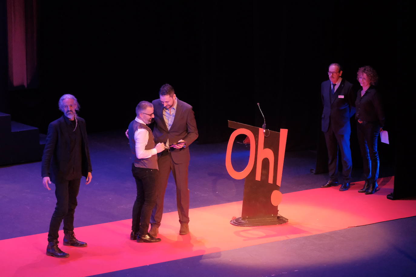 Laura Piquero recogió emocionada el premio a la mejor actriz en una gala que rindió homenaje póstumo a su padre, Alberto, y a Silvino Torre 'Bojiganga' se hace con cuatro galardones, 'Corín' con dos y 'Celeste' gana al mejor infantil