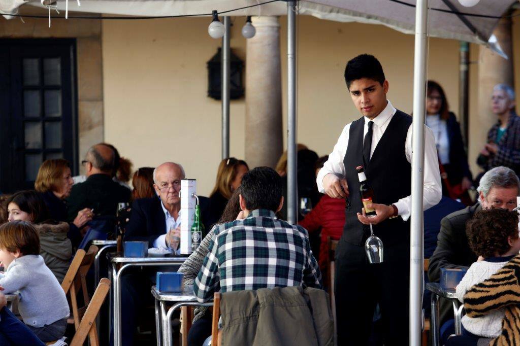 Un anticiclón sobre el norte de África es el responsable de este 'veranillo' que durará hasta el martes, según confirma la Aemet