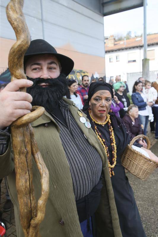 Esta fiesta fue una ocasión especial para reivindicar la asturiania y denunciar la situación de la región a través del humor 