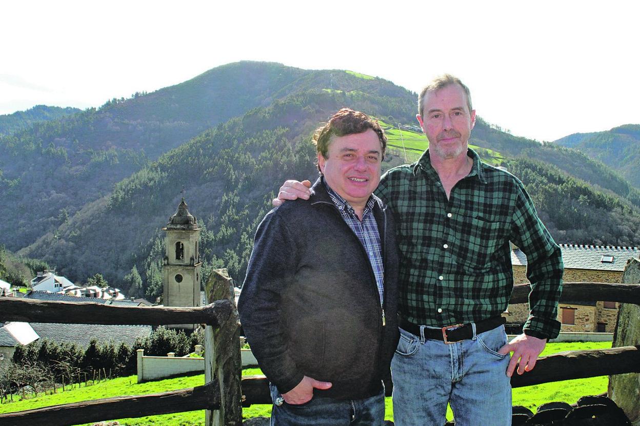 Jesús Mier y Luis Legaspi, en la terraza de La Rectoral. 