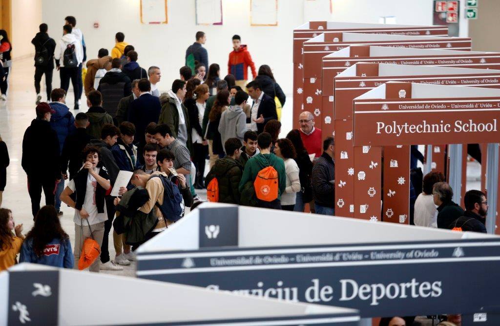 Más de 7.000 alumnos pasarán por los stands de la diferentes escuelas y facultades que la Universidad de Oviedo Palacio de Exposiciones y Congresos de la capital asturiana. La EBAU para la gran mayoría tendrá lugar los días 3, 4 y 5 de junio.