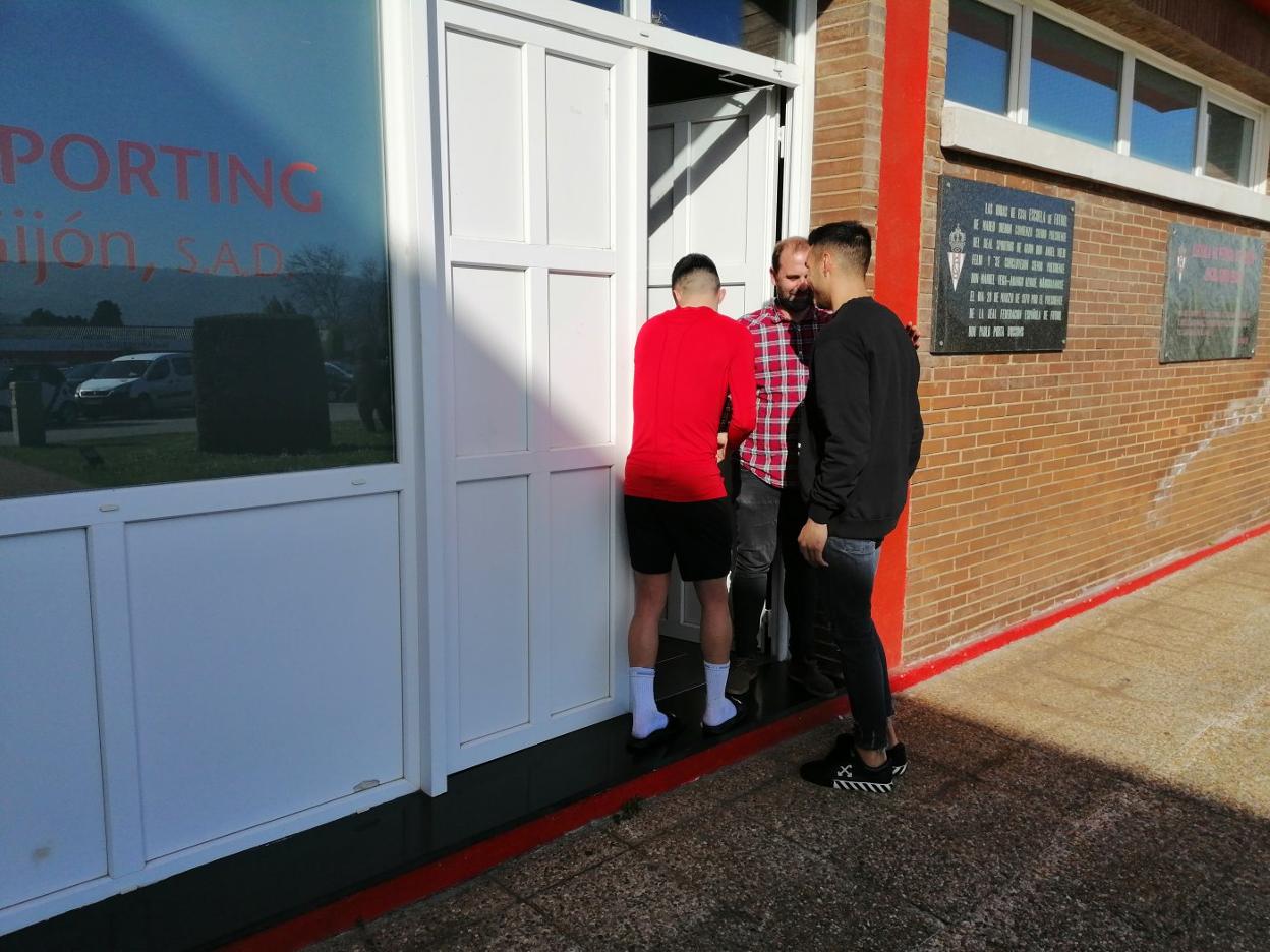 Dani Martín junto a Manu García, en su regreso a Mareo. :: J. B.