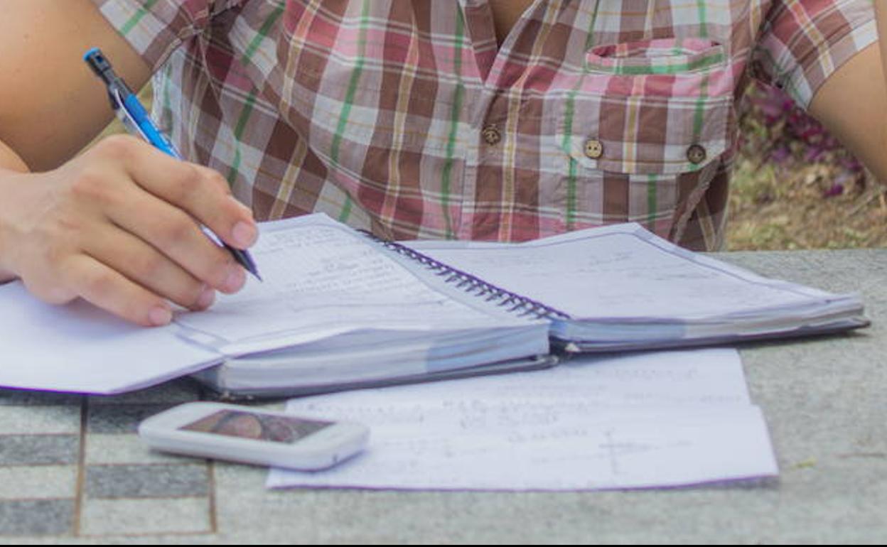«La basura no existe»: la ingeniosa respuesta de Emulsa a un alumno gijonés que le dedicó su examen