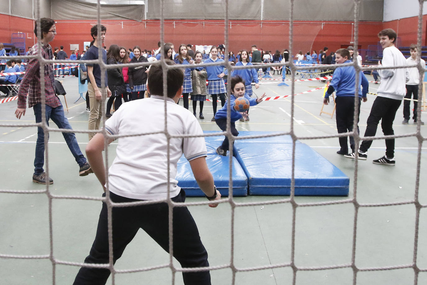 El colegio gijonés celebra el Día del Bocata con múltiples actividades.