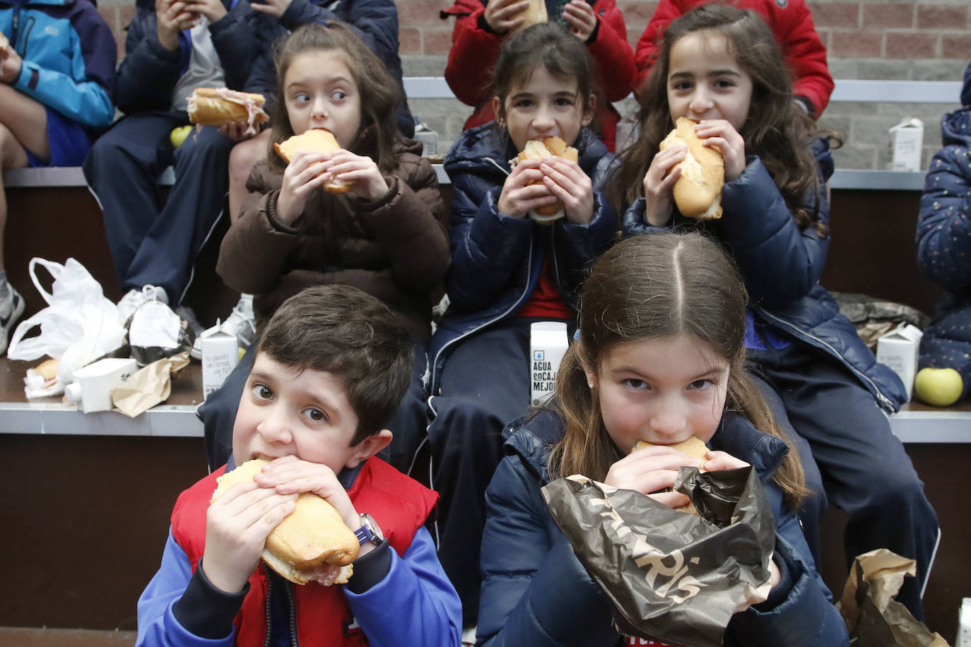 El colegio gijonés celebra el Día del Bocata con múltiples actividades.