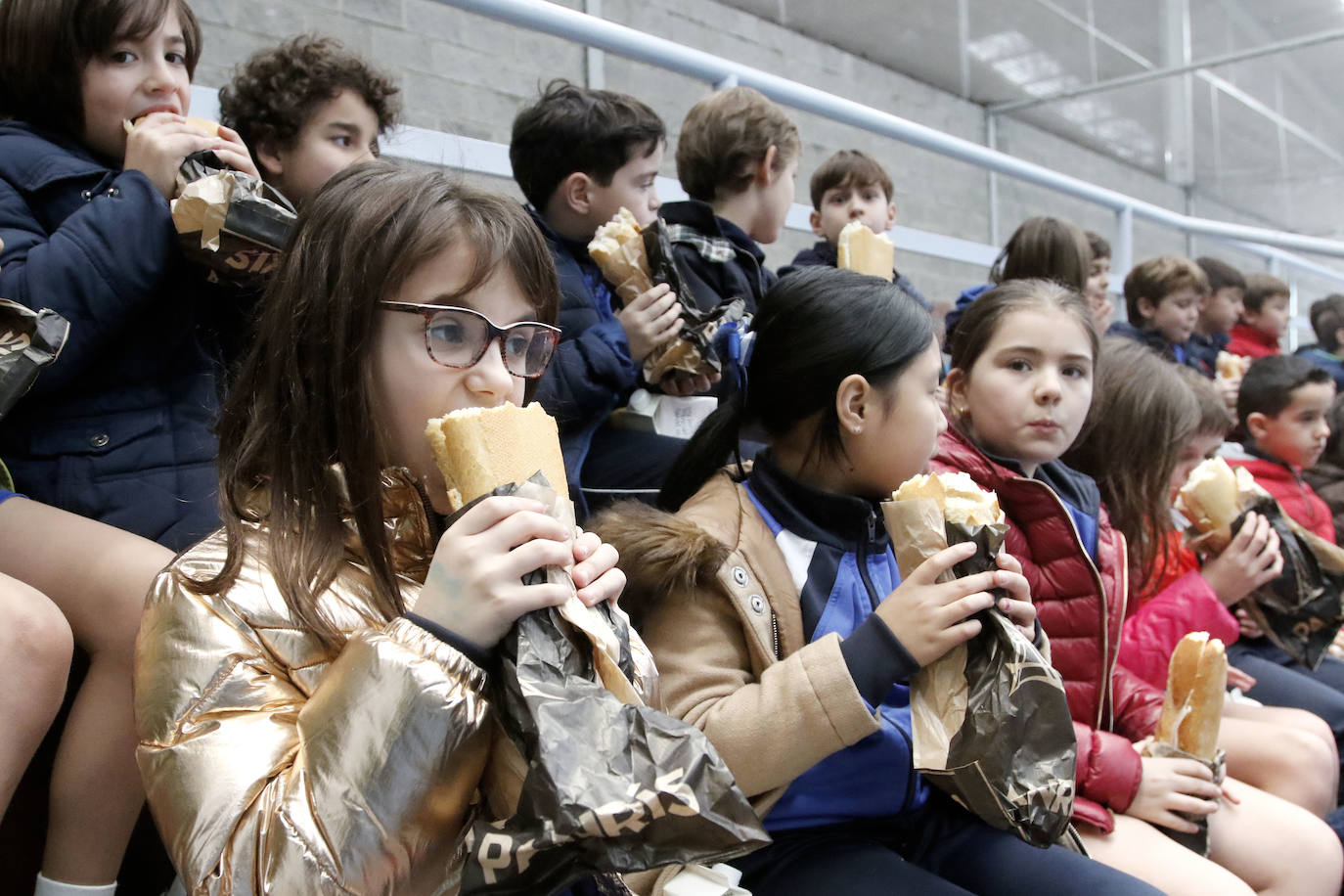 El colegio gijonés celebra el Día del Bocata con múltiples actividades.