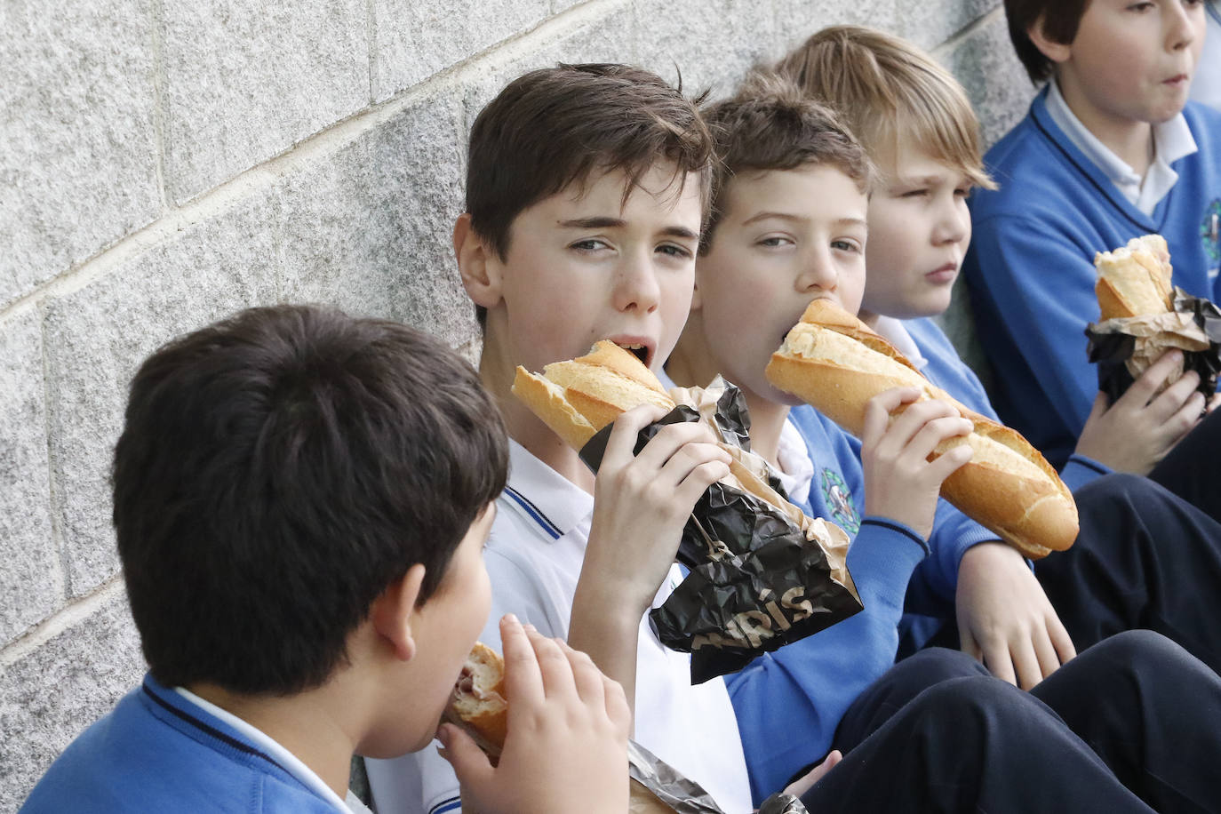 El colegio gijonés celebra el Día del Bocata con múltiples actividades.