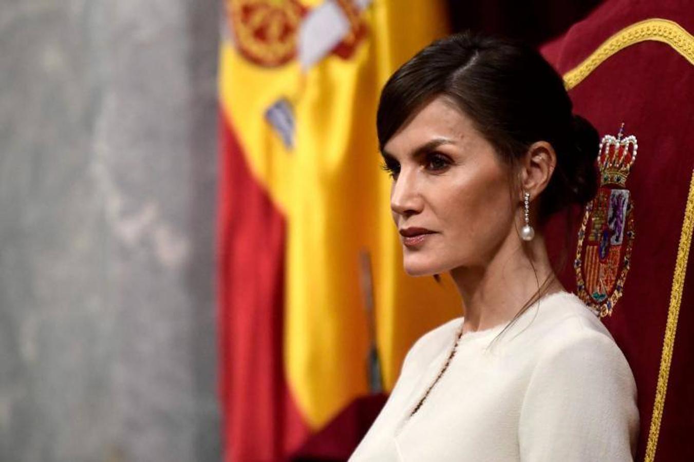 Como joyas protagonistas, no faltaron sus pendientes de perlas australianas y con cadena de diamantes.