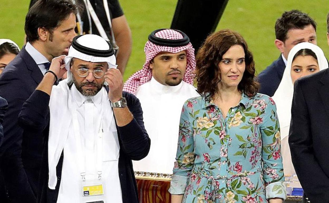 Isabel Díaz Ayuso, en la final de la Supercopa en la ciudad saudí de Yeda, sin cubrir su cabeza.